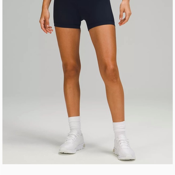 Lululemon Wunder Train 6” shorts - Picture 4 of 4